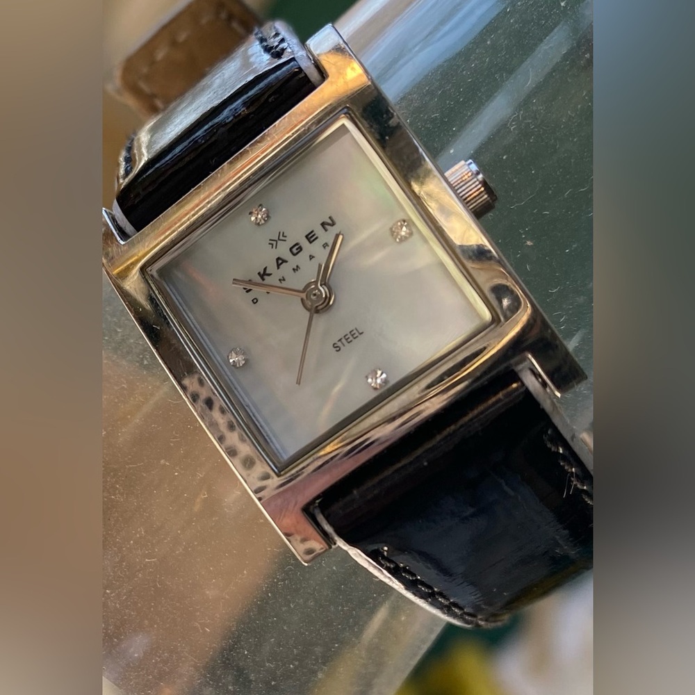 Skagen Rectangular Watch Black Patent Leather Strap Silver Tone New Battery